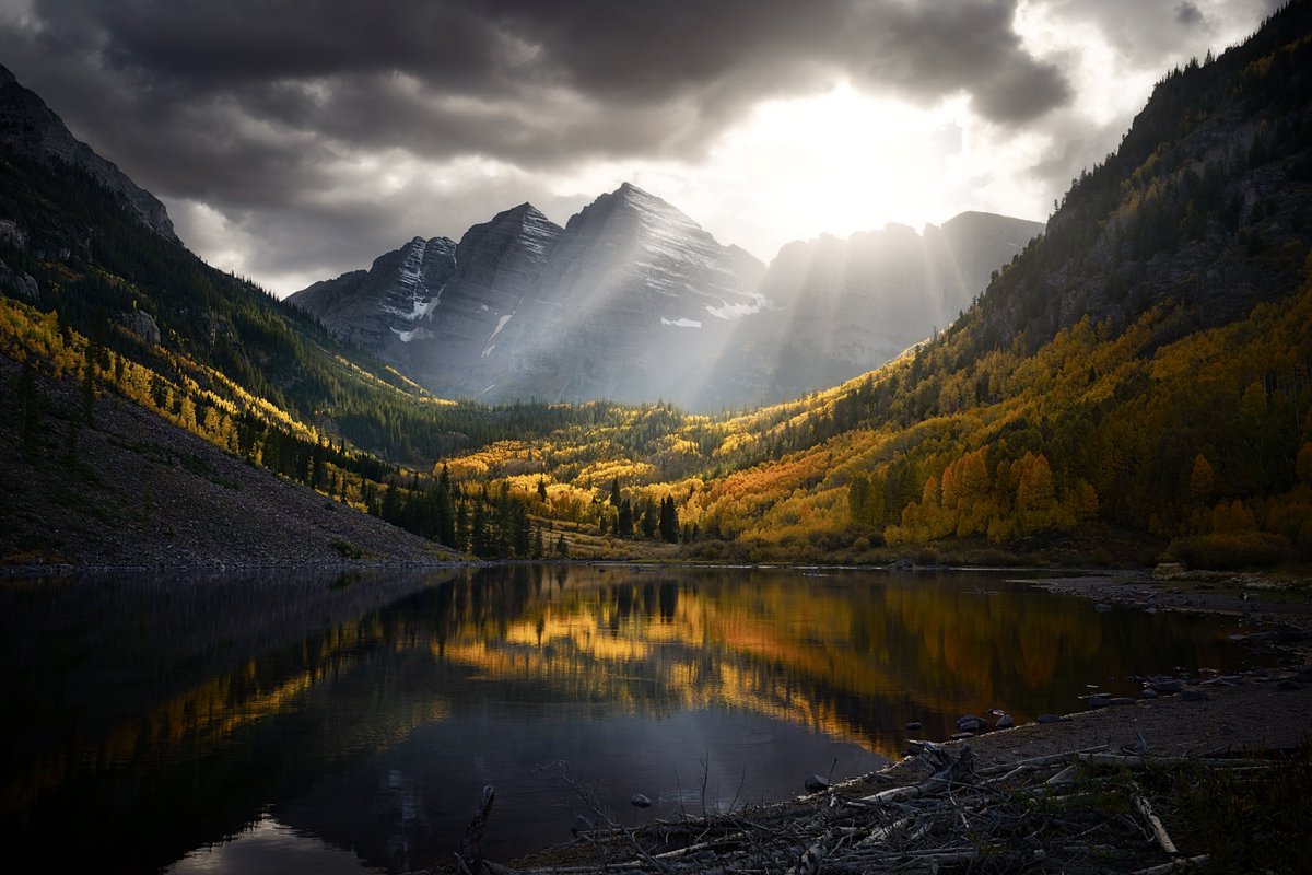KyleRudderow's tweet photo. Had to work for this shot! 🚴‍♂️ Maroon Bells reservations were full, but I found a way in—biking up with an E-bike. After a tough 9-mile ride, I caught golden sunset light &amp; a stunning Milky Way. Totally worth it! https://t.co/V0j94g4FfK