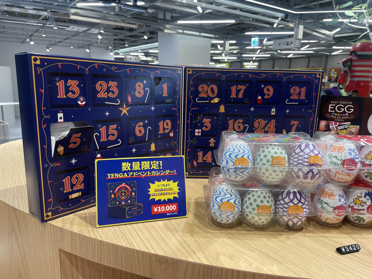 ayumi_seiai's tweet photo. 今日のツアーでときめいたものたち🥳
じっくり眺められて、みんなで行くからこその発見もたくさんでした！

1〜2枚目 ラブピースクラブ @LPC_Laforet 
キラキラかわいいディルド✨
着たままでOK男女で使える骨盤底筋トレーニングアイテム💪🏻
▼
ラブピさんは海外のおしゃれなものがたくさん！
カラフルで見た目も楽しいアイテムって上がるよね✨
骨盤底筋はアイテム使わない派だったけど、これなら洗う手間や脱ぐこともなくできるので、トレーニングのハードルが下がる！
しかも、アプリと連動してゲームしながら鍛えるって楽しそう！そして男性も使えるってすごいよね？！

3枚目TENGA LAND @TENGALAND 
TENGAエッグのアドベントカレンダー🎄
▼
いつも楽しいアイテムがたくさんのTENGAさん。クリスマス限定のこんなかわいいのを発見して思わずテンション爆上がり！
24個入って11,000円税込なので、通常よりもお得！
これ、是非irohaバージョンも作って欲しいなぁ🥹iroha petitなんて、なんぼあってもえぇですからね。シートとかも消耗品なので…何卒…

4枚目 For Your Plesure @OmotesandoFYP 
前から見るとバレエシューズ🩰
履ける人いるの？レベルの超絶ハイヒール
▼
For Your Plesureさんは初訪問！と思いきやフェティッシュ大好きなお友達に連れてきてもらったことがありました。やっぱりたまらん空間。ラバーやコルセット、拘束具、レースの美しい衣装まで、目が幸せ！
なかでもこのヒールは前から見るとバレエのポワント(爪先立ち)な感じがとても素敵。
本当のトゥシューズとは違ってヒールがあるからまだマシなのだろうか…踏むにしてもヒールとトゥの距離近いから、圧のかかり方がすごそうだなぁ☺️

妊活のお話もTENGAヘルスケアのコーナーで伺えて、とても勉強になりましたし、アイテム選び一つとっても、そんな違いがあるんだ！と発見だらけ！

OliviAさん、BETSYさん、楽しいイベントありがとうございました！(そしてお二人の美しさに、潤いの大切さを再認識…！)
@LOVECOM_OLIVIA @BitchyBetsy