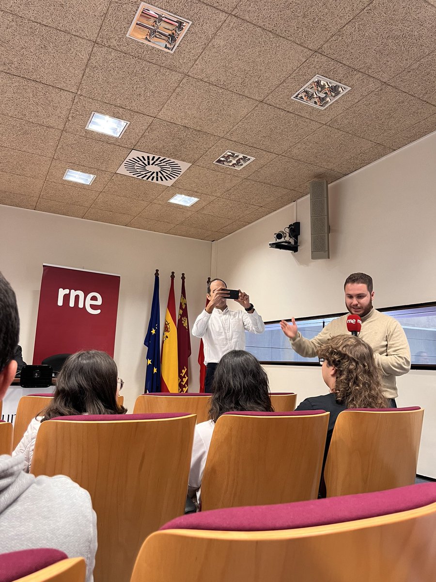 Inma (@mmaccuu) on Twitter photo 🎙️Emisión en directo de <a href="/rne/">Radio Nacional</a> en el Salón de Grados de la <a href="/fcdmurcia/">UMU Comunicación y Documentación</a> <a href="/UMU/">Universidad Murcia</a> por los 100 años de 📻.
#100aniversarioradio #rnemurcia #UMU #radio #14Nov <a href="/RTVEMurcia/">RTVE Murcia</a> 🎙️Emisión en directo de <a href="/rne/">Radio Nacional</a> en el Salón de Grados de la <a href="/fcdmurcia/">UMU Comunicación y Documentación</a> <a href="/UMU/">Universidad Murcia</a> por los 100 años de 📻.
#100aniversarioradio #rnemurcia #UMU #radio #14Nov <a href="/RTVEMurcia/">RTVE Murcia</a>