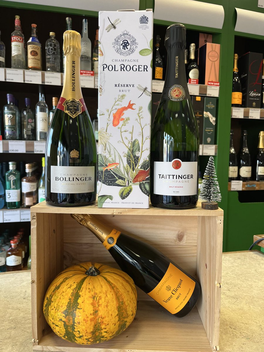 majestichud's tweet photo. Christmas Champagne top up anyone? 🍾🎄☃️

Current fantastic Mix Any 6 offers on our favourite:
- Pol Roger for £40
- Bollinger for £42
- Veuve Clicquot for £42
- Taittinger for £32

Time to grab some while the offers (and stocks) last! https://t.co/gWUlJ5IjmW