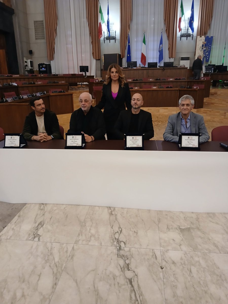 MilanSpace_03's tweet photo. Made in Abruzzo- Premio Icona
Premiati a #Pescara
Massimo #Oddo, @lucaserafini4, Enrico Venti in arte Ivo #Avido e @Pippoevai https://t.co/0yxgh4zVk1
