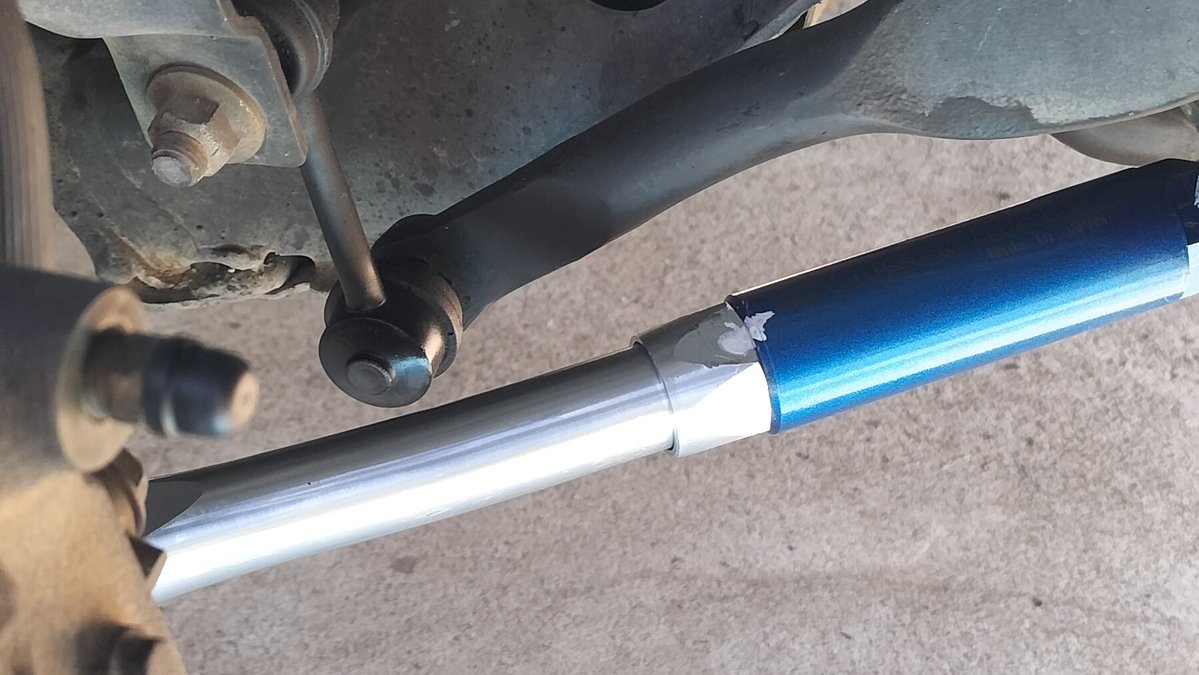 atsumori163's tweet image. 10月に交換したテンションロッド
純正からCUSCO へ変更
交換から約100km 走ったが
ハンドルが軽くなったことが一番大きい 変化 😀
あとは 特に大きな違いはないような…
ロックナットが2つあるが両方とも締めにくい！
#WGNC34