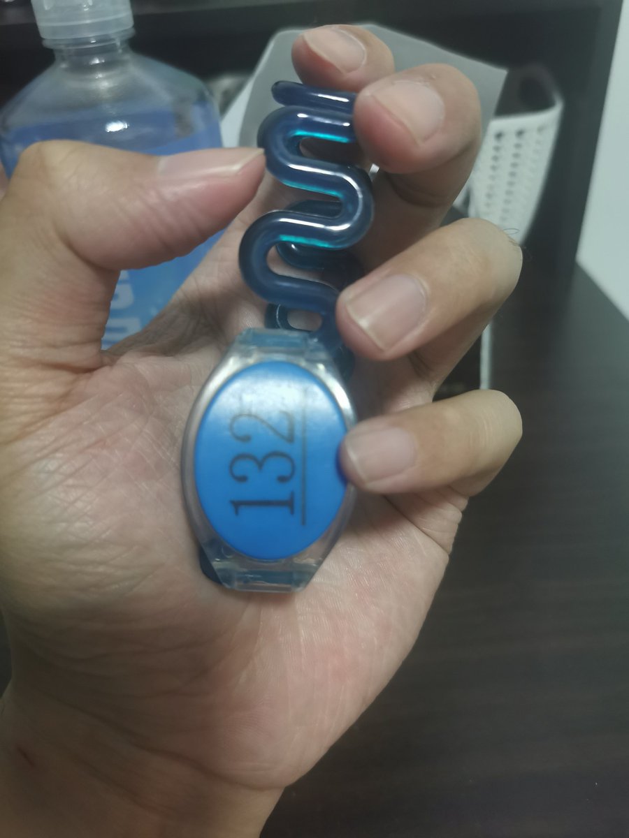 今天健身真尼玛累傻了，回家发现储蓄柜手牌拿回家了，健身房落在健身房了😂