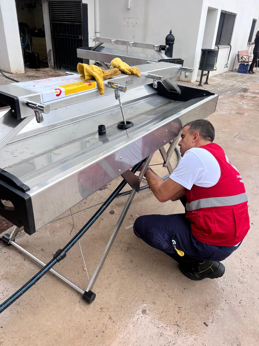 🚰Nuestras potabilizadoras #AquaSTART siguen trabajando hasta este fin de semana en Villar del Arzobispo. 👉Después seguiremos ofreciendo ayuda en otras zonas afectadas por la #DANA. #EquipoSTART #somoscooperación #Valencia