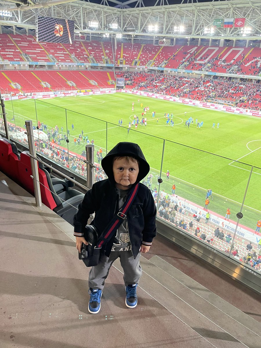 Frewez_'s tweet photo. Lillemandens første kamp LIVE. Kan love jer for at han har glædet sig til dette øjeblik hele ugen, vi krydser i hvert fald fingre for en Spartak sejr.
#KomSåSpartakMoskva https://t.co/qkEIY02lUw
