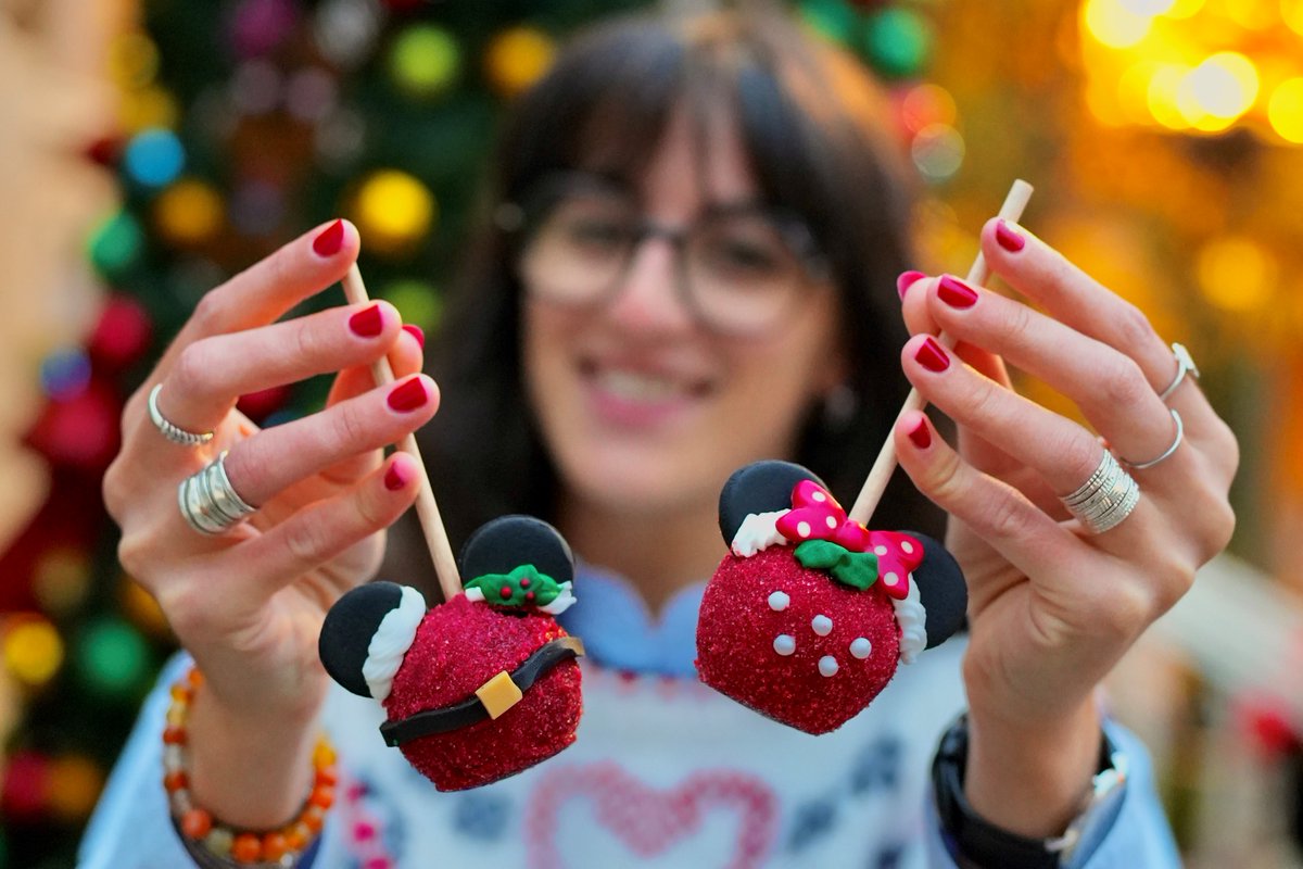 DisneylandParis's tweet photo. Les saveurs réconfortantes de Noël 🍪🎄 Tu commences par quoi ? 🤩 https://t.co/U1u3FWhfg7