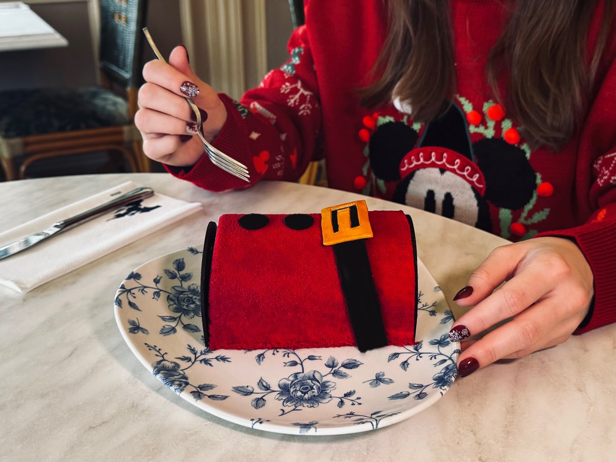 DisneylandParis's tweet photo. Les saveurs réconfortantes de Noël 🍪🎄 Tu commences par quoi ? 🤩 https://t.co/U1u3FWhfg7