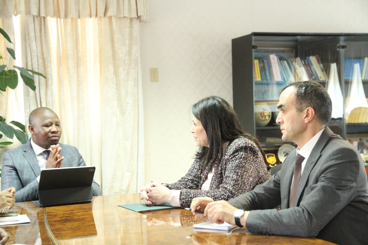 🤝 Lesotho welcomes H.E. Amb. Salma Malika Haddadi of Algeria! 🇱🇸🇩🇿

Today, Amb. Haddadi met Hon. Lejone Mpotjoana at Qobosheaneng, campaigning for AU Deputy Chair ahead of Feb 2025 elections. Lesotho &amp; Algeria: partners in regional stability since 1983. 🌍

#AUCElections