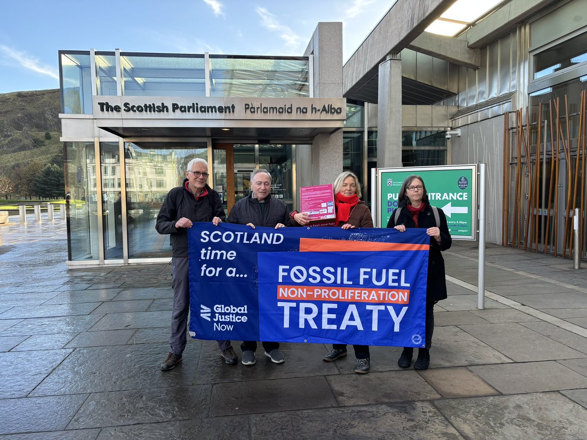 FoES <a href="/FoEScot/">Friends of the Earth Scotland 🌎</a> are at <a href="/ScotParl/">Scottish Parliament</a> calling in the Scottish government to agree to the global fossil fuel non proliferation treaty with <a href="/globaljusticesc/">Global Justice Now Scotland 🏴󠁧󠁢󠁳󠁣󠁴󠁿</a>