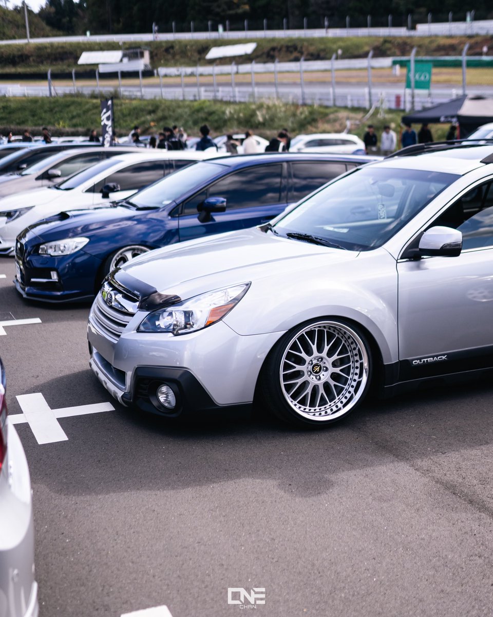 黒、シルバー系の中にあるリフレクターのオレンジがたまらないよね😊