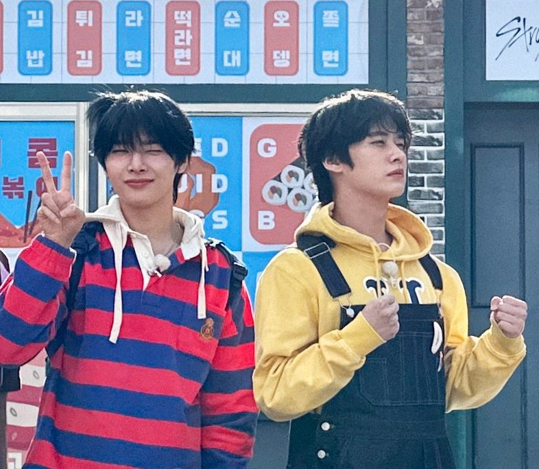 breadxim's tweet photo. 학년은 다르지만 매일같이 붙어다니는 초딩단짝들.
(분명 오른쪽이 형아인데 왼쪽이 더 의젓함) https://t.co/oR9QlTGfRb