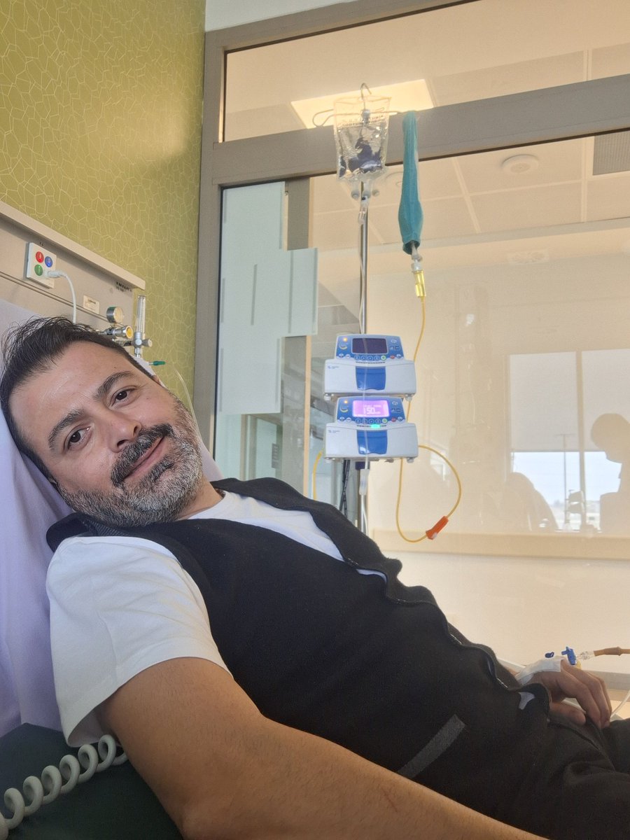Ertuğrul Albayrak (@ertgrlalbyrk) on Twitter photo Bugün tedavimde yeni bir aşamaya geçtik. Kurtarmaya çalıştıkları kendi canlarıymış gibi çalışan yetişkin kemoterapi personeline ve <a href="/ustunezer/">Dr. Üstün EZER</a> ile Dr.Zafer Gökgöz'e teşekkürler.
Bu hastaneye tam ruhsat vermemek nasıl bir zihniyet! Anlaşılır gibi değil! Bugün tedavimde yeni bir aşamaya geçtik. Kurtarmaya çalıştıkları kendi canlarıymış gibi çalışan yetişkin kemoterapi personeline ve <a href="/ustunezer/">Dr. Üstün EZER</a> ile Dr.Zafer Gökgöz'e teşekkürler.
Bu hastaneye tam ruhsat vermemek nasıl bir zihniyet! Anlaşılır gibi değil!