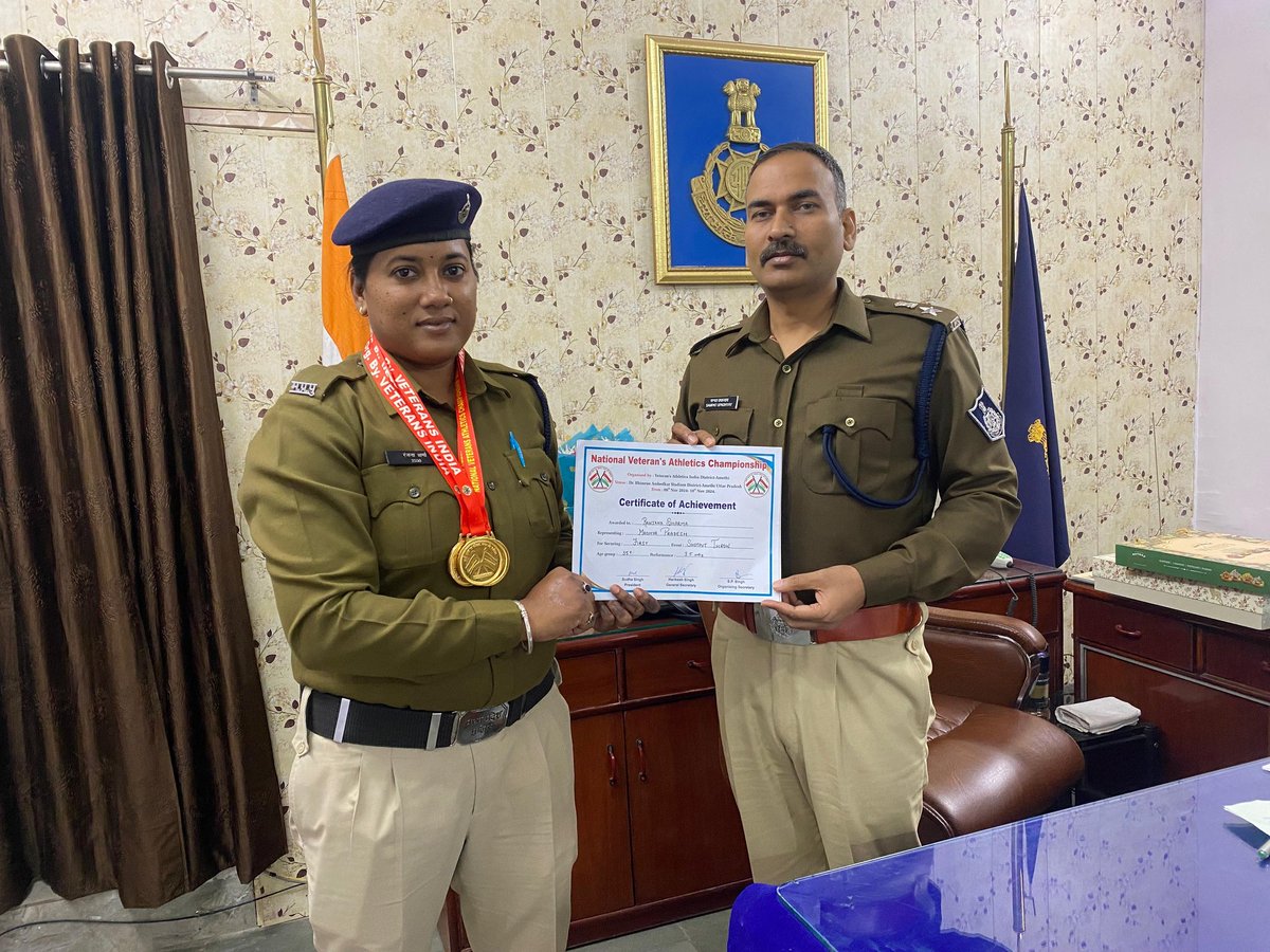 SPJabalpur's tweet image. जबलपुर- पुलिस लाइन जबलपुर में पदस्थ महिला आरक्षक रंजना शर्मा ने अमेठी उत्तर प्रदेश में आयोजित नेशनल वेटर्न एथलेटिक चैंपियनशिप प्रतियोगिता में तीन इवेंट में जीता गोल्ड मेडल। पुलिस अधीक्षक जबलपुर श्री संपत उपाध्याय (भा.पु. से) ने उज्जवल भविष्य की कामना करते हुए दी बधाई।