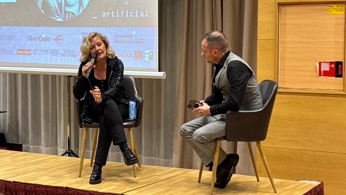 aytohuesca's tweet photo. 💻🤖 #Huesca se convierte en el escenario principal del #emprendimiento y la Inteligencia #Artificial gracias al @SIEHuesca, que ha colgado el cartel de "completo".

Como novedad, ayer se celebró el encuentro empresarial #Sie2, una oportunidad única para compartir experiencias🤝 https://t.co/8O9HiG9Wi7