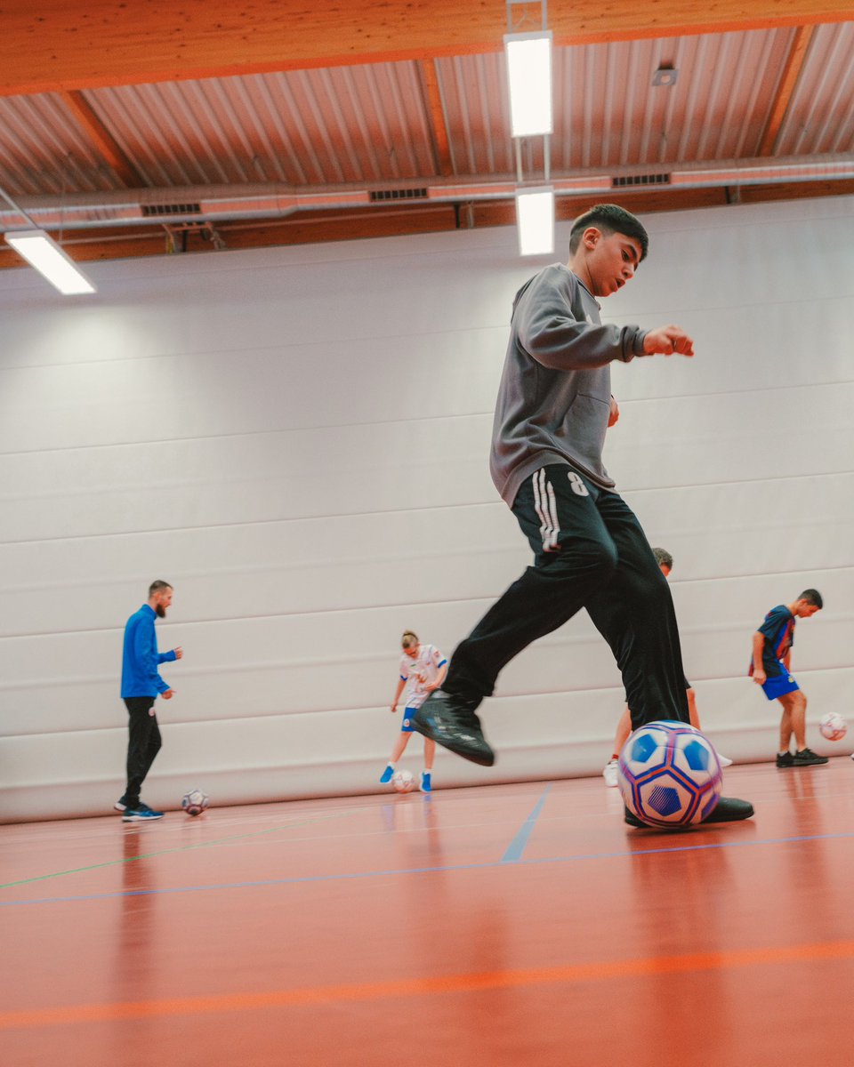Heute durften wir beim Projekttag der Vielfalt in Bad Doberan dabei sein! Gemeinsam haben wir uns in Form des Workshops „Fußball gegen Rassismus“ für eine offenes und respektvolles Miteinander im Fußball eingesetzt⚽✊🌍

Keiner wird uns jemals trennen! 💙🤍❤️

#wirsindhansa #fch
