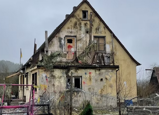 SiloTarazin's tweet photo. Wir haben 2024 und Loide wissen noch immer nicht was ein sog. Traphouse ist https://t.co/0RswfO3h3B