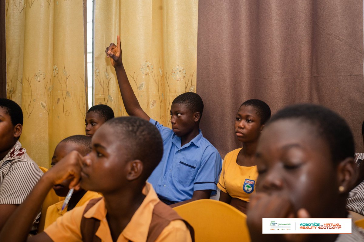 youngandsafeho's tweet image. Their excitement and drive to explore these technologies are inspiring.
Stay tuned for more updates.
#RoboticsBootcamp #YoungandSafe #HealthyCities4Adolescent #ADayInVR
2\3