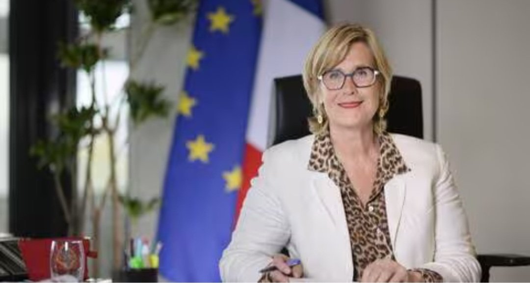 [#Ess - Annonce] <a href="/OuestFrance/">Ouest-France</a> @MathGolla : INFO 📣 | "Le #budget de l'#Ess en hausse de 3️⃣0️⃣ %", annonce la ministre @MAPoussier ➡️ ouest-france.fr/economie/entre… cc <a href="/MaximeBaduel/">Maxime Baduel</a> @JFPascal @BenoitHamon <a href="/HuguesVidor/">Hugues Vidor</a> <a href="/jsaddierESS/">Jerome Saddier</a> <a href="/ESS_France/">ESS France</a> <a href="/antoinedetourne/">Antoine Détourné</a> @Midy_Paul ⤵️