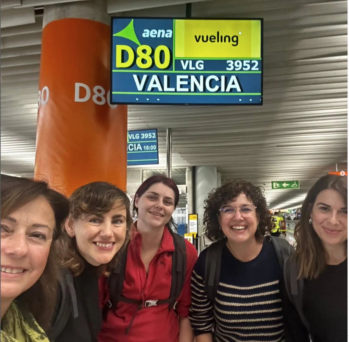 COTSIB's tweet photo. Avui 5 companyes de l'equip d'emergències del COTSIB han partit a Valencia per donar suport. Gràcies per visibilitzar el valor de la nostra professió.
#emergencies
#geies
#solidaritat
#orgulldecompanyes
@cgtrabajosocial
@cotsvalencia https://t.co/t5D7XPQ1TH