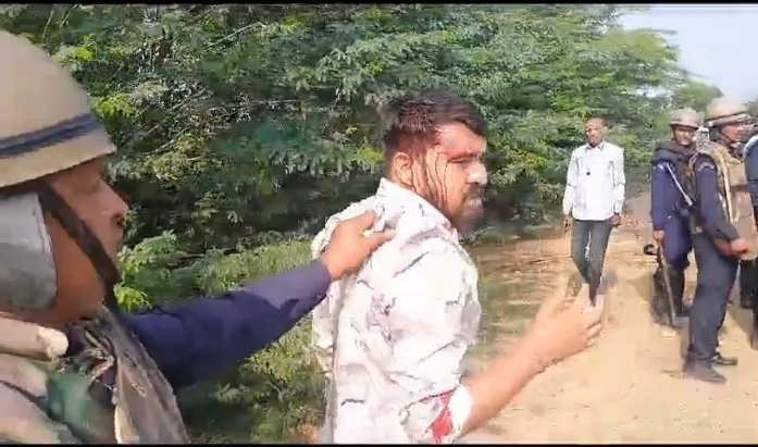 RamNareshBld's tweet photo. राजस्थान में कानून नाम की कोई चीज नहीं पुलिस की सरेआम गुंडागर्दी दिखाई दे रही है !!
@BhajanlalBjp जी बस की बात नहीं तो इस्तीफा दे दो !! 
आखिर पुलिस प्रशासन ने किसके कहने पर लाटिया चार्ज की?? इस तरह जनता पर हमला निंदनीय है।
#नरेश_मीणा_को_रिहा_करो
#किरोड़ी_लाल_मीणा https://t.co/oxl038FLXk
