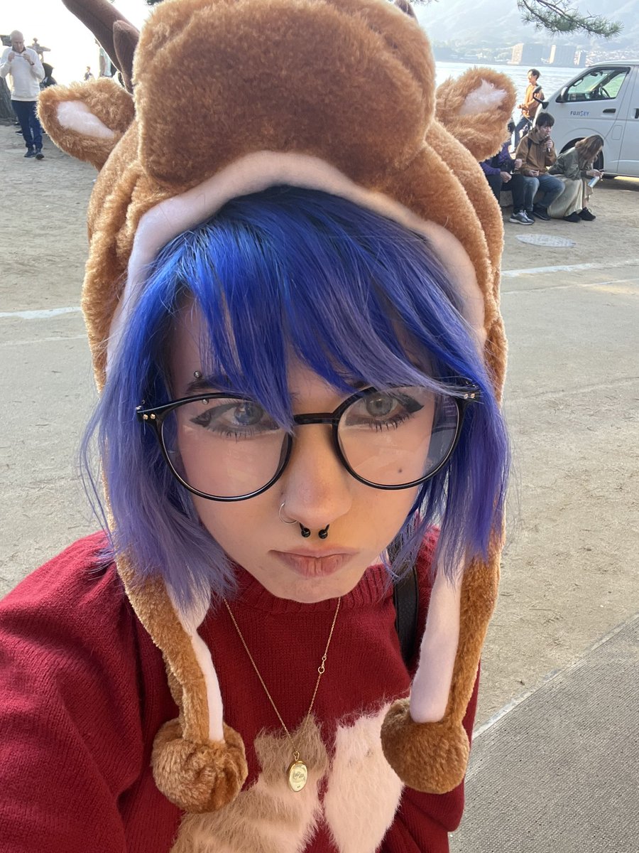 Im so fucking sick rn 
I havent been sick in YEARS. I feel like im dying, THIS SUCKS!!!!!!
Like if you want me to get better, repost if you want me dead