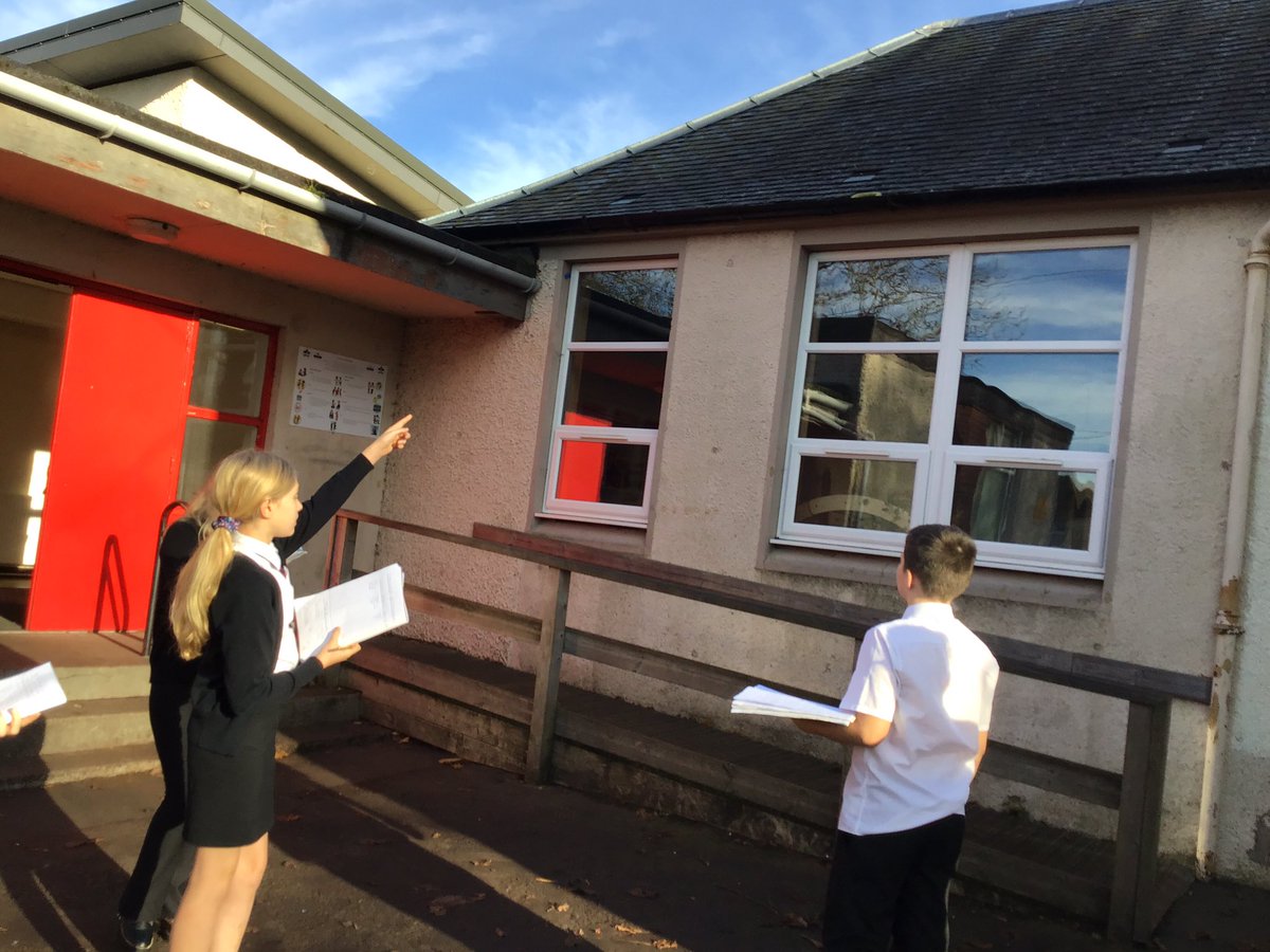 MrsStew_STMB's tweet photo. Identifying and measuring angles in the autumn sunshine.☀️ https://t.co/aFMQLfIfIO