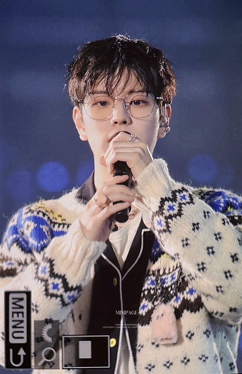 SEUNGMIN !!@#$%^ THIS OUTFIT AND GLASSES ARE SO PRETTY