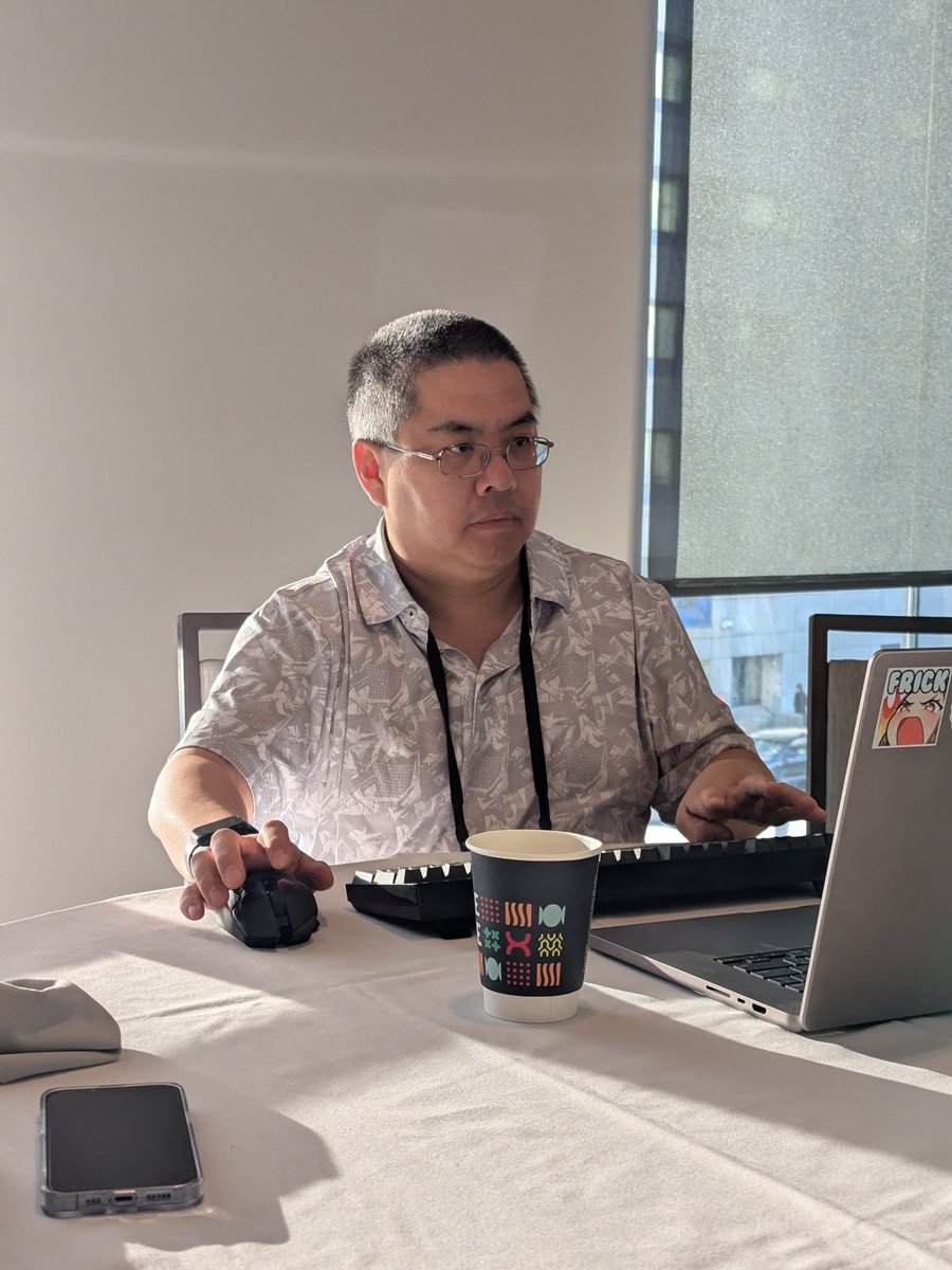 shashib's tweet photo. Listening to @cspenn demo use of AI and Prompts at @MarketingProfs #mpb2b https://t.co/I2UCkafuxR