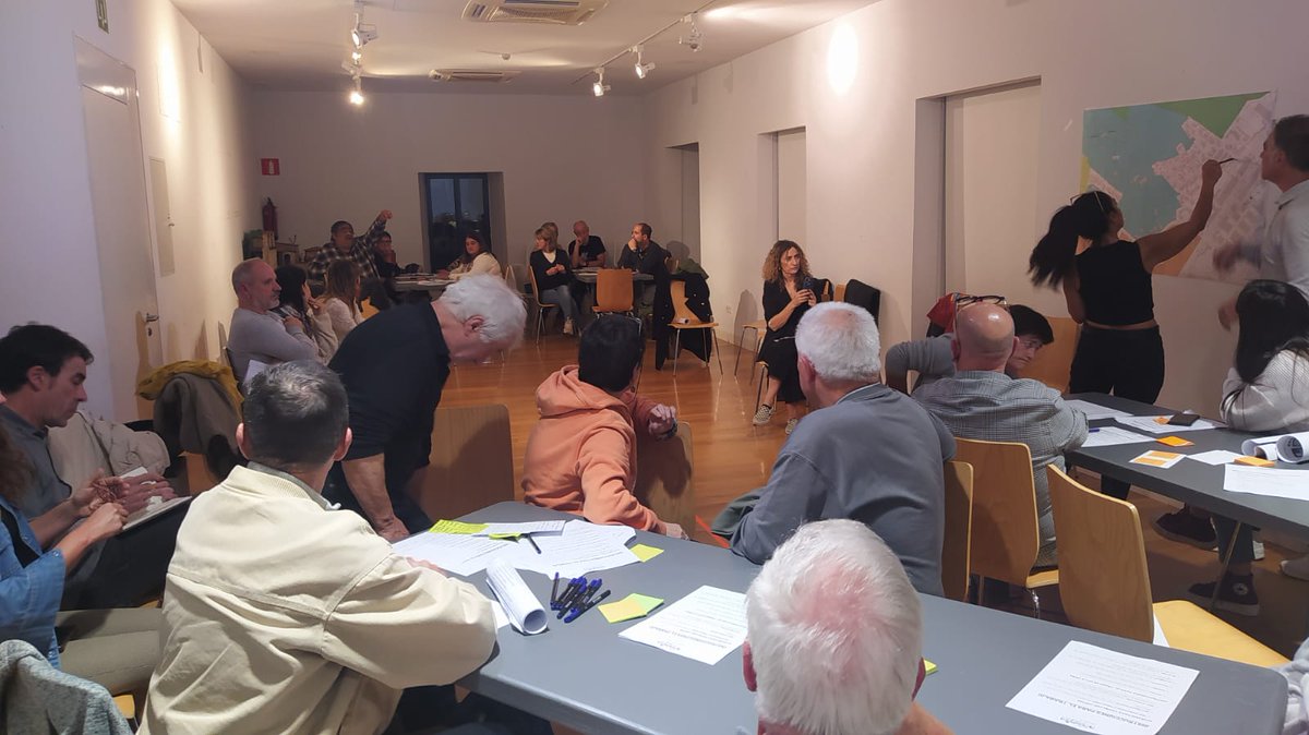 iniciativaomnia's tweet photo. Asamblea de barrio de Arraño.
Orden del día:
1 - Conocerse
2 - Balance de actividad de los Consejos de Barrio.
3 - Canales municipales
4 - Escuchar las propuestas
Cuestiones planteadas por los vecinos y vecinas: https://t.co/lxeHyMzaV4