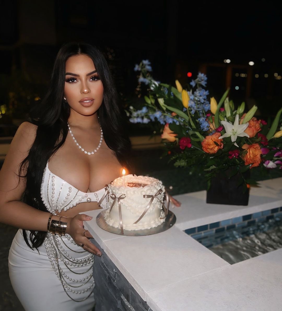 Rhonda_090's tweet photo. everyone it’s my birthday ✨

celebrating another year of life, love, and laughter. 
grateful for all the beautiful moments and excited for the adventures ahead. 
cheers to more memories and endless blessings. 🥂✨ https://t.co/ziKfPp5sMp
