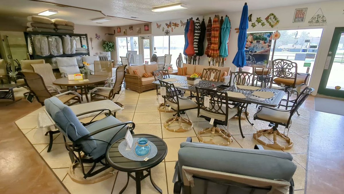 BackyardStore's tweet image. If you could pick one outdoor feature to upgrade before the holidays, what would it be? 🗣️

1) A brand new grill
2) a BBQ island
3) New patio furniture? 

Let’s hear your choice! 

#BackyardUpgrades #TheBackyardStore