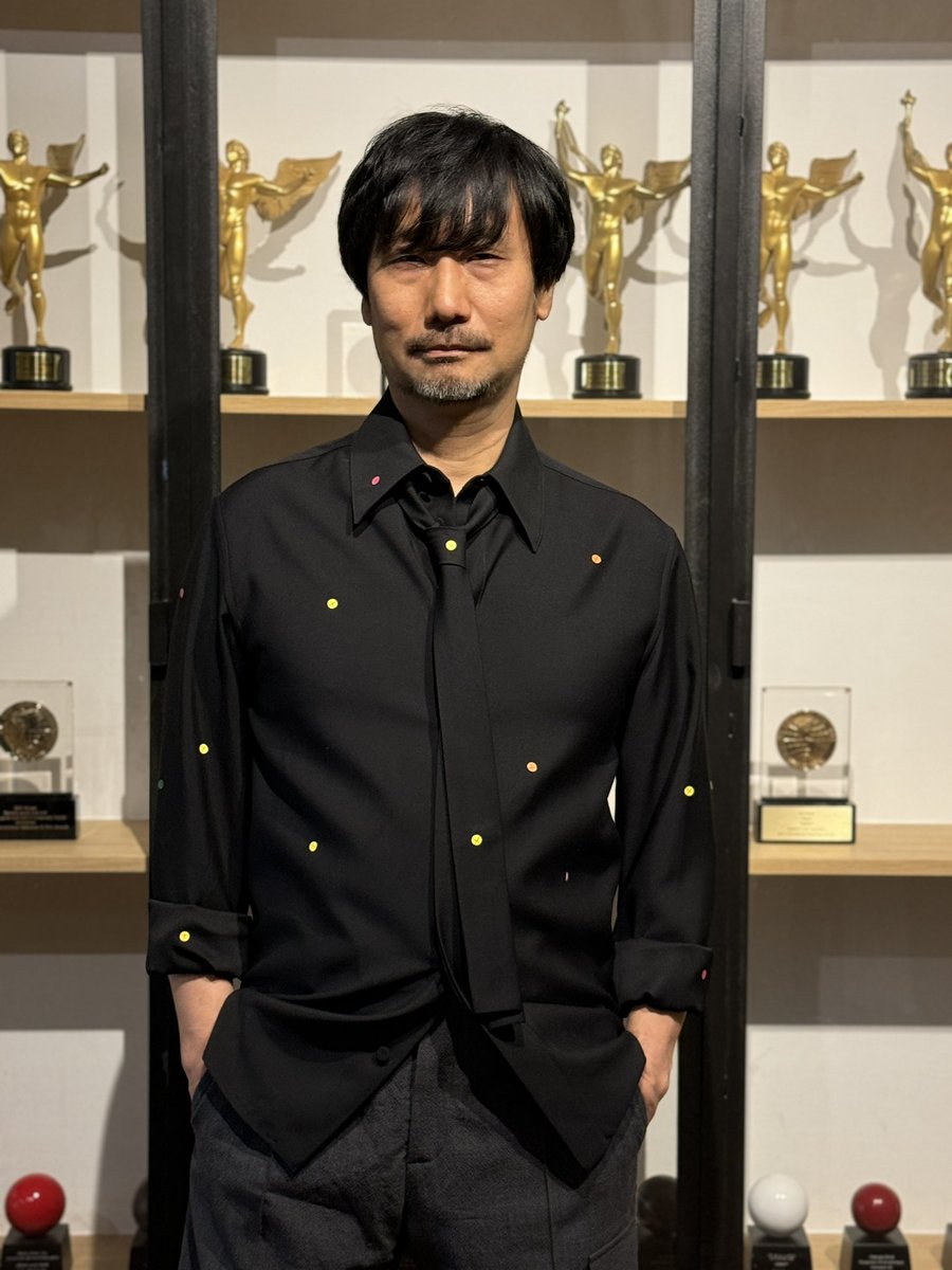 Kaizerkunkun's tweet photo. Hideo Kojima today. 
本日の小島監督。 https://t.co/Lvbg2OFmp2