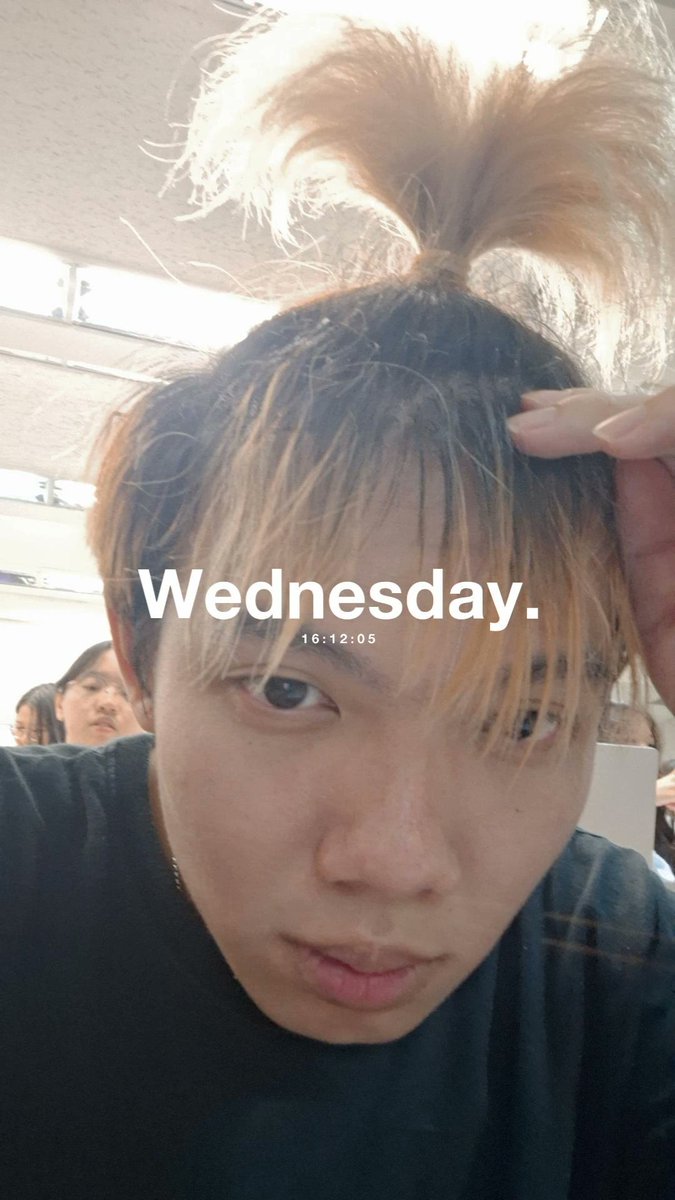 我綁這樣被助教課的學生說像椰子樹
嗚嗚嗚我好醜 難怪都沒人想認識我