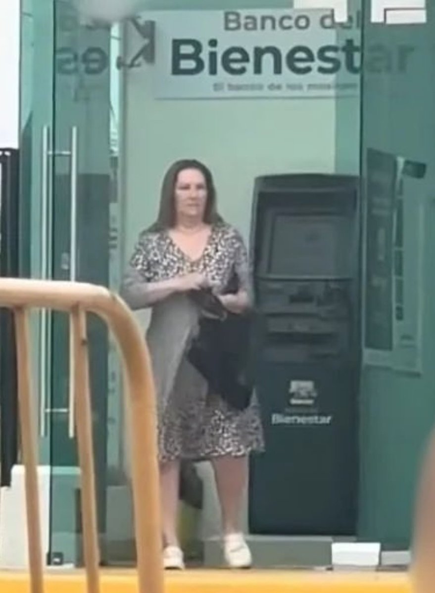 🚨 Vaya, Vaya, la mamá de Poncho de Nigris cobrando su pensión de Adulto Mayor del Bienestar

Y no tiene nada de malo porque está en todo su derecho, pero si exhibe la hipocresía de la fachiza que se cree realeza y que se la pasa criticando los programas sociales de la 4T, son