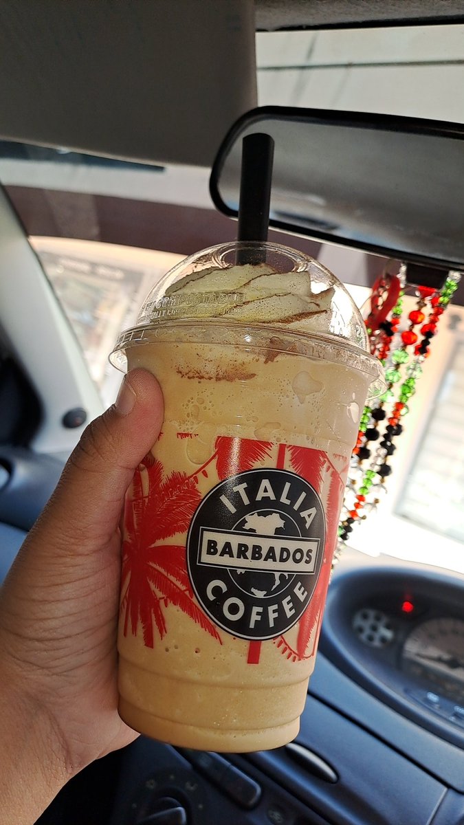 itzkhadii's tweet photo. It's Red Cup Season🥺
(Support Local cafes or Italia. We still Boycotting Starbucks)
This Gingerbread Frescante is TOP🔥 https://t.co/p8sA3lFzHS