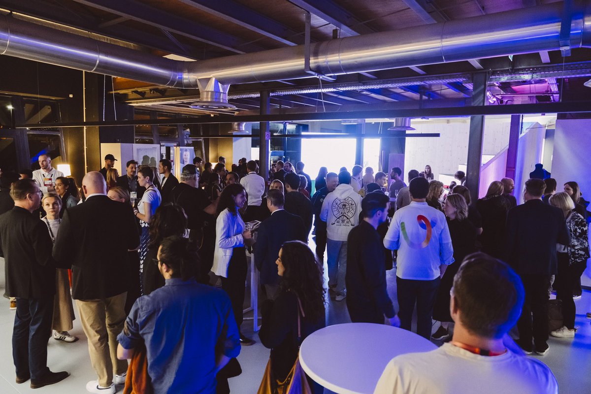 EmbFinPortugal's tweet image. Finland’s official side event of @WebSummit 2024 was a success! 🚀
We were delighted to see a house full of enthusiasts looking to hear more about 🇫🇮 What a night to remember at @wearecodeforall!
📸: Vitorino Coragem