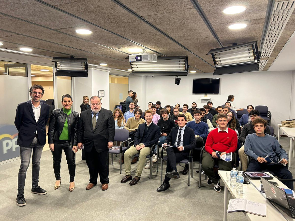 🇺🇸“Voto a voto se consiguen grandes triunfos” 

Gracias a todos por asisitr al coloquio y análisis de <a href="/JuanMilian/">Juan Milián</a> y <a href="/emilianojimenez/">Emiliano Jiménez</a>. 

 #USAElection2024