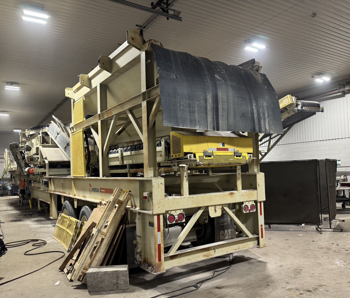 bonnechereexc's tweet image. We don’t screen calls, we screen aggregate. @MetsoOfficial iron is in our Petawawa shop for maintenance, but we’ll be back to making quality aggregate soon. #aggregateproduction #screeningplant #renfrewcounty #ottawavalley #constructionlife #tradesrock #thebigblue