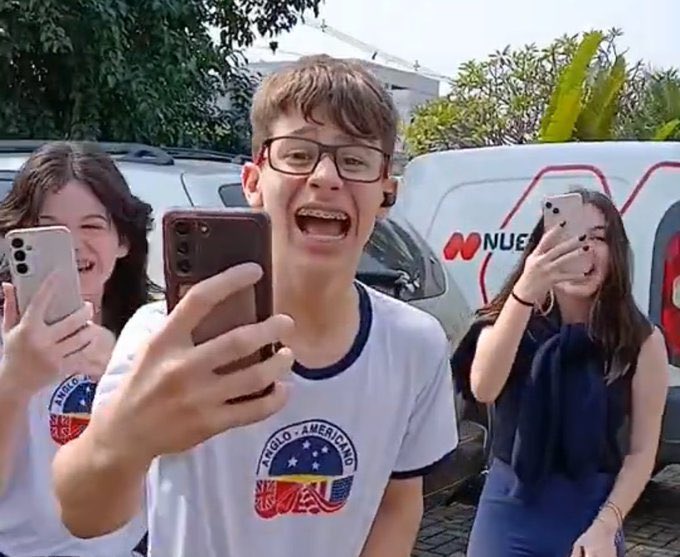 marestudos's tweet photo. queria ver a cara do sabichão q bateu no peito p falar q aquela questão de humanas de a culpa é das estrelas era “pressuposição existencial” e ainda debochou de qm marcou outra coisa só p no final das contas o gabarito ser “finitude humana” https://t.co/MO1ghXm8I8
