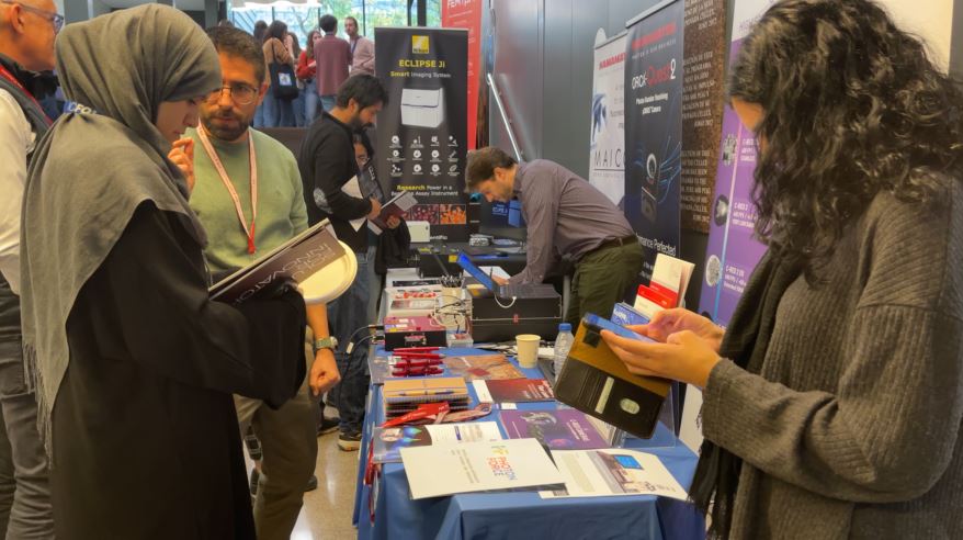 ICFOnians's tweet photo. Participants of the MINDLAB workshop were able to meet with companies and projects working with photonics-based technologies.
Many thanks to @LaserlabEurope and #TinyBrainsEU, Low Light Scope, @pionirs_it, @HamamatsuPhoton, @LasingSA, @Abberior and Izasa Scientific 👏 https://t.co/KFr6swfVKx