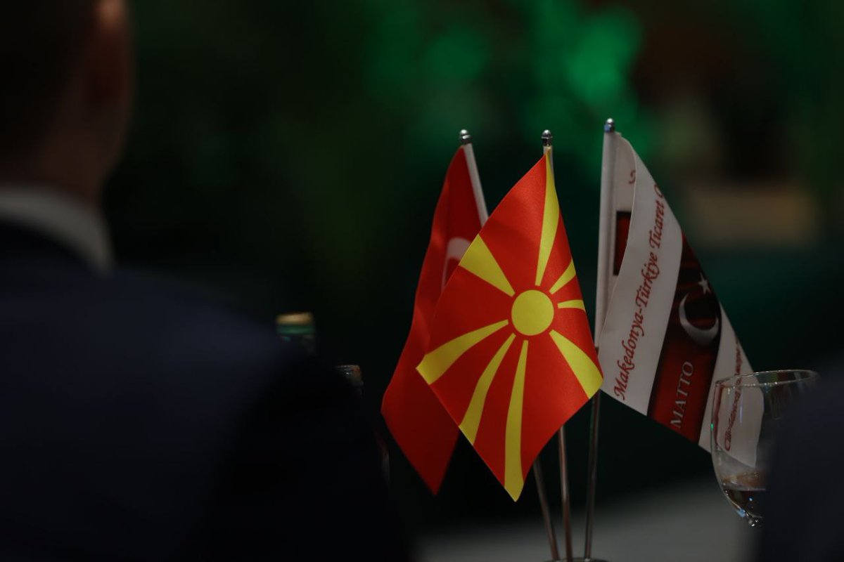 Денеска присуствував на бизнис форумот „Дијалог помеѓу бизнис секторот и Владата“, во организација на Стопанската комора на Македонија-Турција (МАТО). 

Логични се барањата, за дел од барањата веќе се работи, веќе се во процес. Генерално дозволи за работа за работници од надвор,