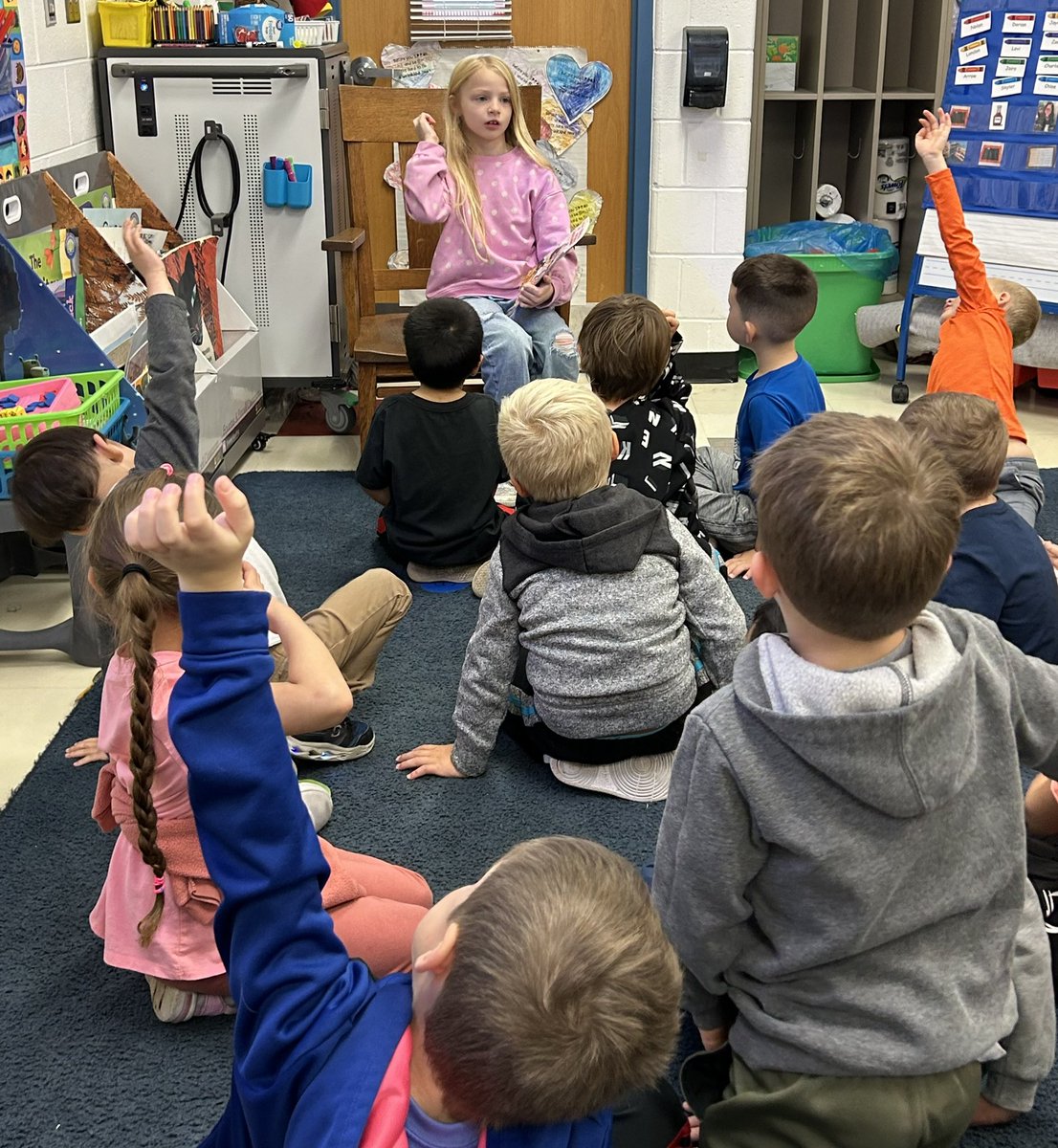 AnneFritz13's tweet photo. @VV_Voyagers Thrilled to have this sweet former student read to us today. And she spent her hard earned Starbucks to do so! #kindercrew https://t.co/QUvH05Bhsx