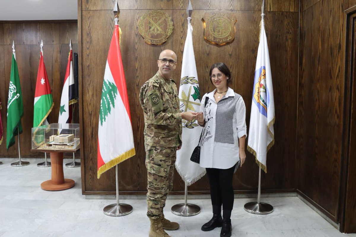 MissionDefLiban's tweet photo. Partenariat initié par le coopérant 🇫🇷 de @CoopSecuDefense entre l’académie Fouad Chehab de @LebarmyOfficial et @GeorgesJamhouri @NigmaGlobal @potechglobal Vanguard Global Solutions. 
Le monde militaire et celui de l’entreprise gagnent à toujours mieux se connaître pour échanger. https://t.co/Bbsegsknf0