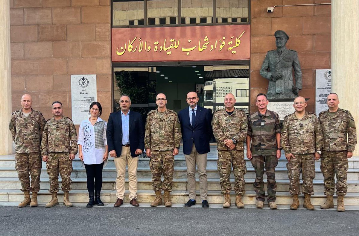 MissionDefLiban's tweet photo. Partenariat initié par le coopérant 🇫🇷 de @CoopSecuDefense entre l’académie Fouad Chehab de @LebarmyOfficial et @GeorgesJamhouri @NigmaGlobal @potechglobal Vanguard Global Solutions. 
Le monde militaire et celui de l’entreprise gagnent à toujours mieux se connaître pour échanger. https://t.co/Bbsegsknf0