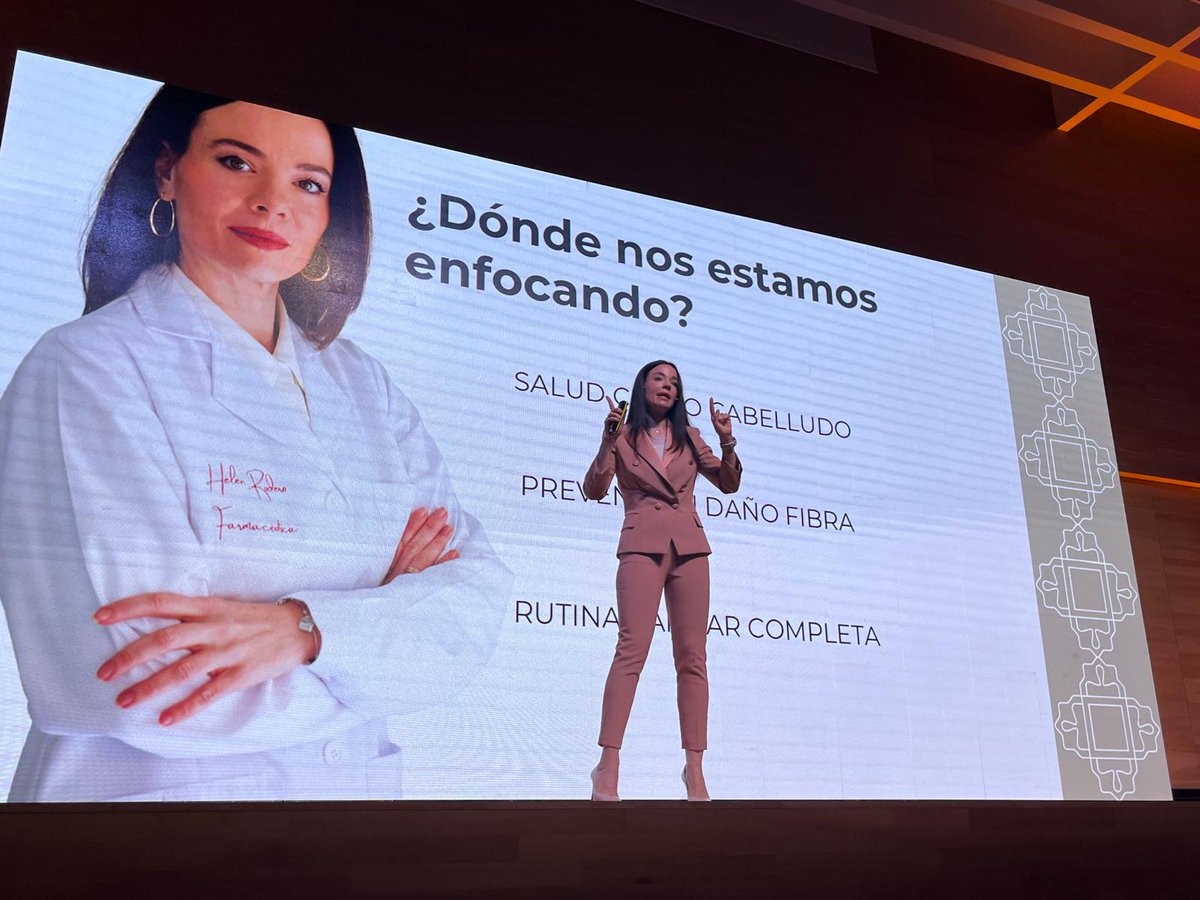 CACOF_'s tweet photo. ¡Lección magistral de @RoderoHelena en nuestras #JADF24! Nos aclara conceptos del marketing en cosmética #capilar que damos por buenos y esconden auténticos fakes. Por ejemplo: el cabello no se hidrata, lo q se hidrata es el cuero cabelludo. O el cabello no se regenera. https://t.co/qpKCj0MKML