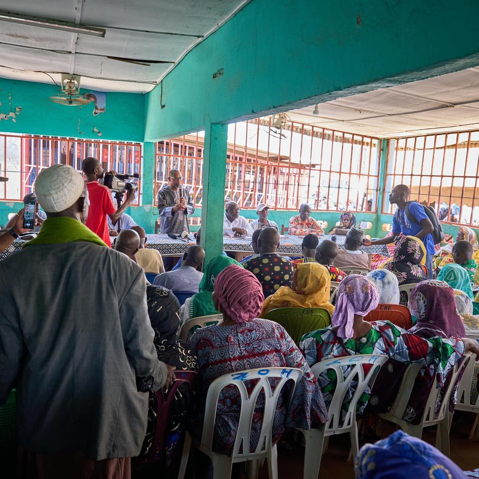 Rencontre avec les militants et secrétaires de section du district du #Denguélé pour m’assurer du bon déroulement de l’enrôlement de nos sympathisants. L'engagement des #femmes et leur soutien massif à <a href="/AOuattara_PRCI/">Alassane Ouattara</a> m'ont particulièrement touché. #mobilisation #Elections2025🇨🇮