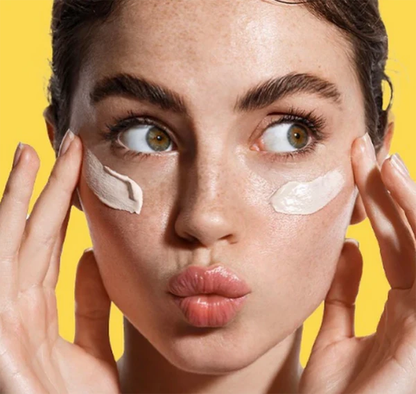 skincarewithkk's tweet photo. Switch your lightweight lotions for creamy balms during winter months to keep your skin shielded from the cold. 🧴 #WinterShield #SkinProtection #skincareroutine #winterskincare #skinlovers https://t.co/bH4D5C6Fyn