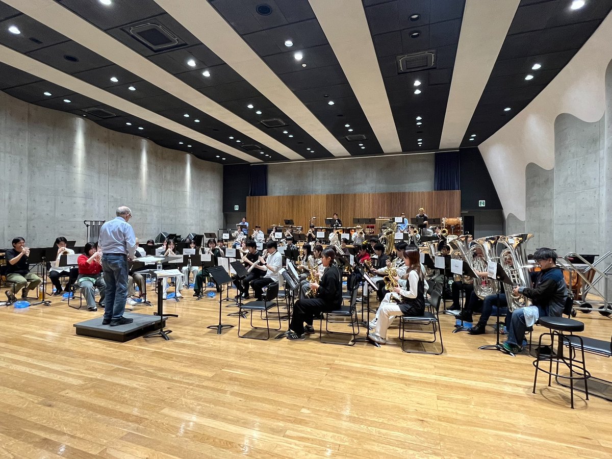 FanfareOrkest's tweet photo. ファンファーレオルケスト後期演奏会がついに明日本番となりました！！
スパーク先生指揮の元、学生一同頑張っております！
沢山のご来場お待ちしております😊

チケット予約はこちらから
https://t.co/Bo14WuEUQk https://t.co/OR5bM4gzYR