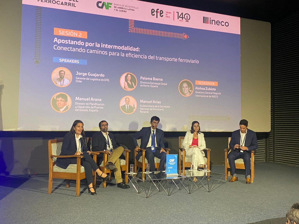 PuertosEstado's tweet photo. El director de Planificación de #PuertosDelEstado, Manuel Arana, ha participado en la I Jornada de "Diálogos del #Ferrocarril América Latina - España", junto a representantes del sector, donde ha destacado la parte comercial de los #puertos españoles, clave en la #competividad. https://t.co/geqbJYAMcO