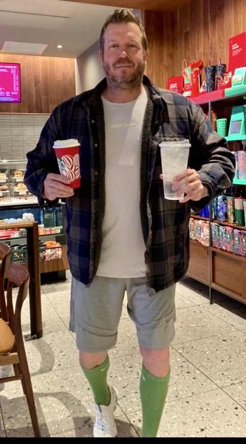 kevinleewitt's tweet photo. It is #RedCup day @Starbucks! Get it while itโs hot! #gingerbreadlatte ๐ช๐ฝ๐ญ๐งข๐ฒโ๏ธ https://t.co/hC2jCO7xFX